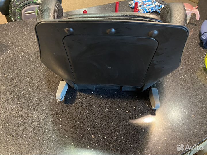 Бустер с креплением изофикс