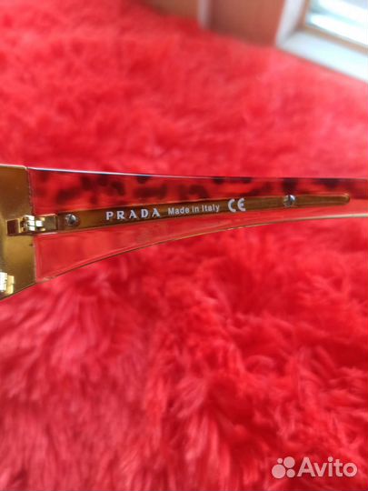 Солнцезащитные очки Prada
