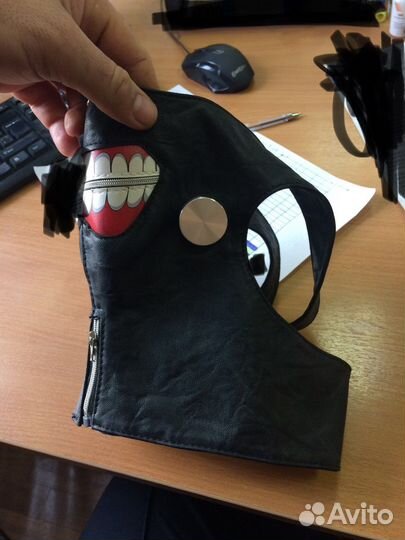 Маска кожаная с молнией