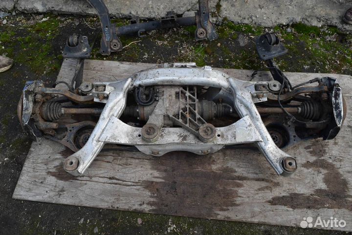 Балка задняя Volkswagen Golf 5 2006 1K0505359B