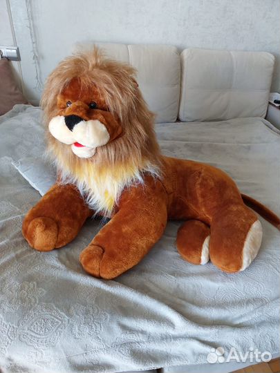 Большая мягкая игрушка лев