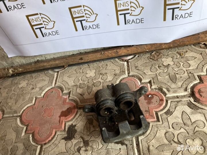 Суппорт тормозной передний правый Infiniti Fx35