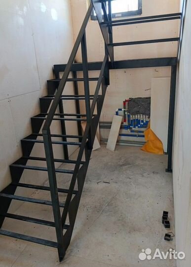 Металлокаркас для лестницы в дом