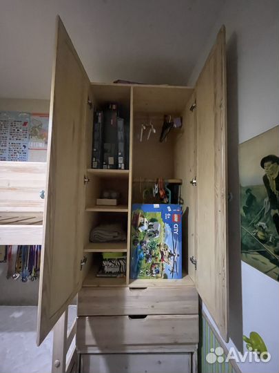 Комплект мебели в детскую комнату