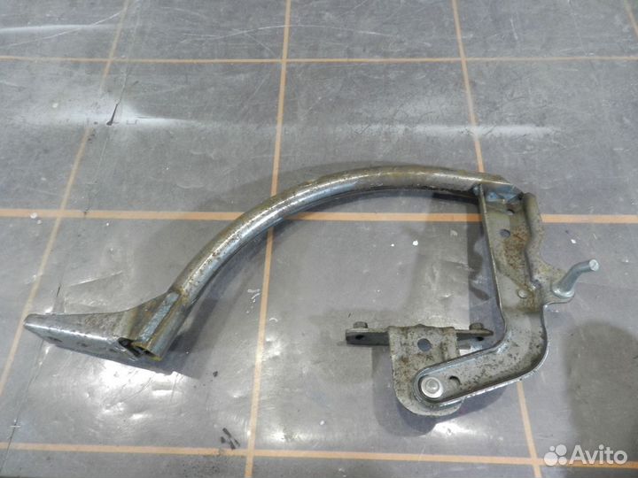 Петля крышки багажника левая/правая - Ford Focus