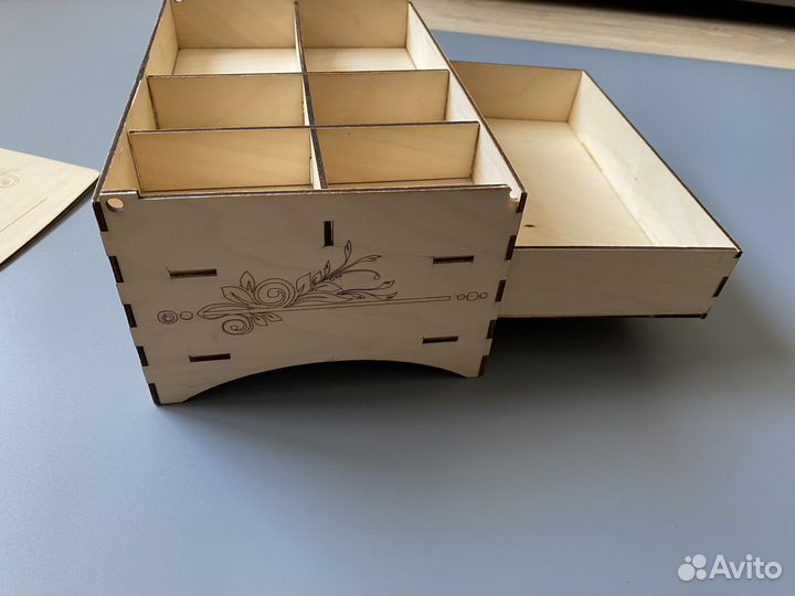 Деревянная шкатулка