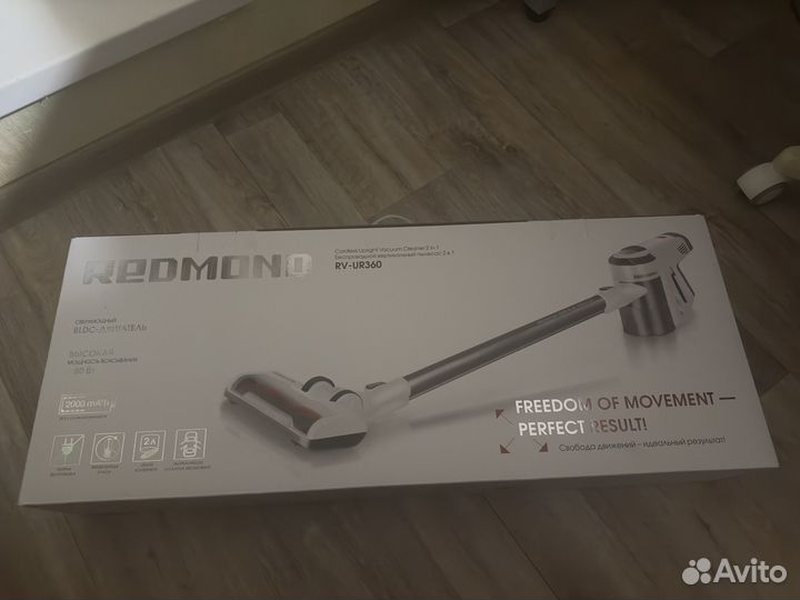 Вертикальный пылесос redmond rv-ur360