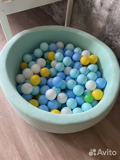 Сухой бассейн с шариками