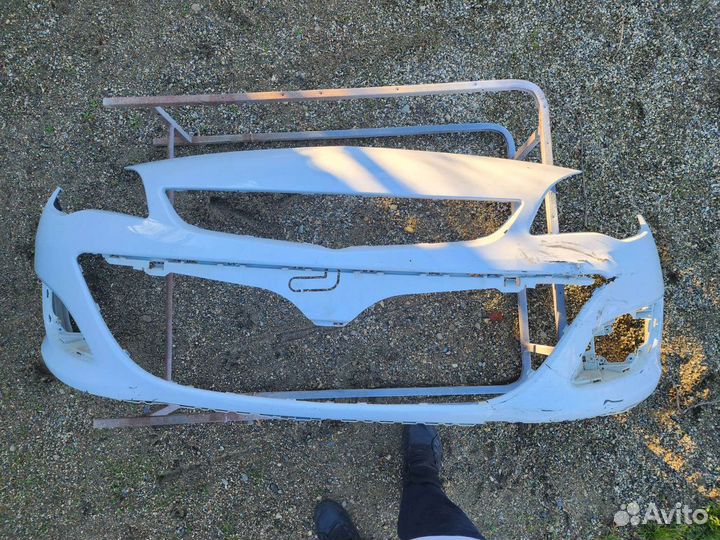 Бампер передний на opel astra j