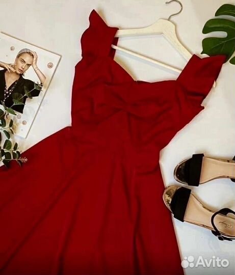 Платье с рюшами женское