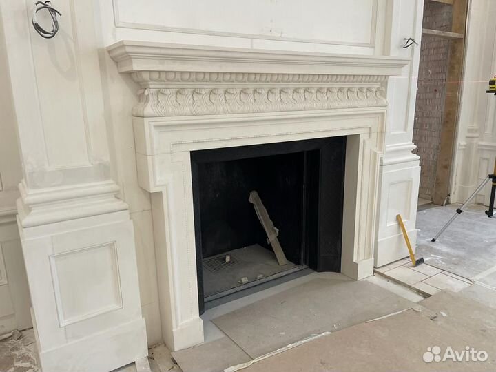 Камин из известняка бежевого