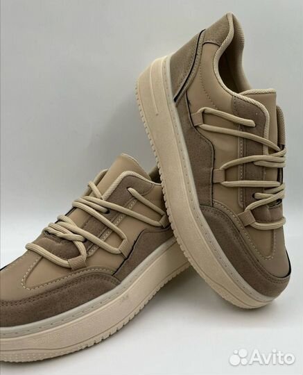 Кроссовки женские