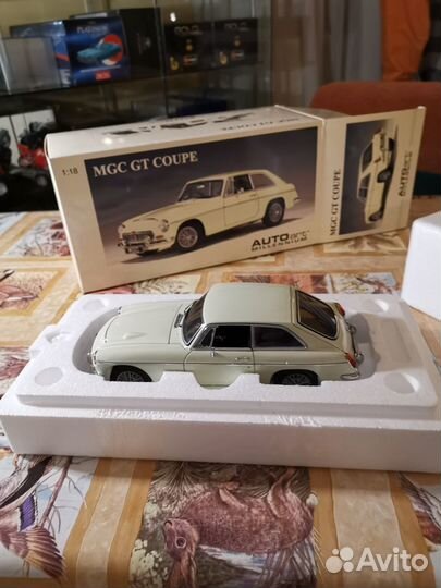 1/18 Autoart MGC GT Coupe, Snowberry белая