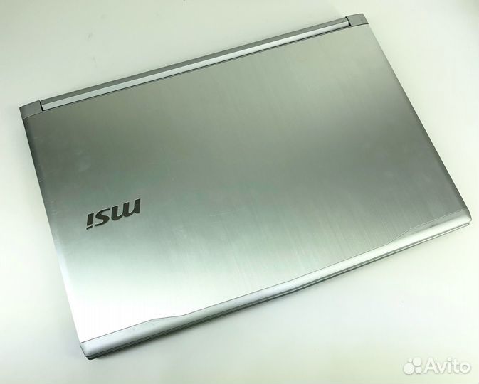 Игровой Ноутбук msi 17.3 i7 7500 GTX 1050 SSD