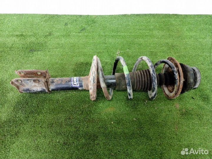 Стойка подвески передняя правая LADA Largus