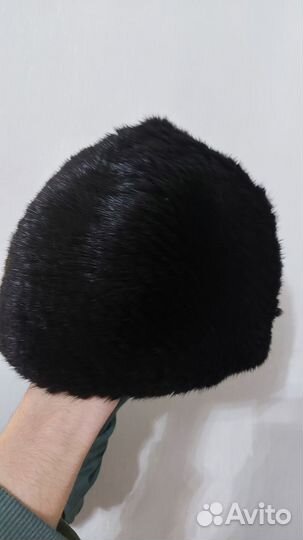 Шапка из вязаной норки черно-коричневая