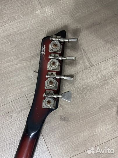 Бас гитара Урал