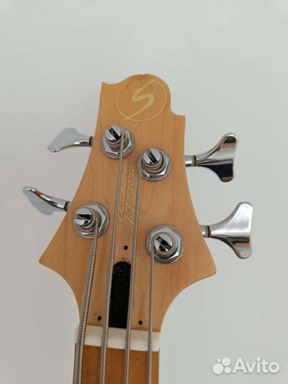 Прес бас гитара