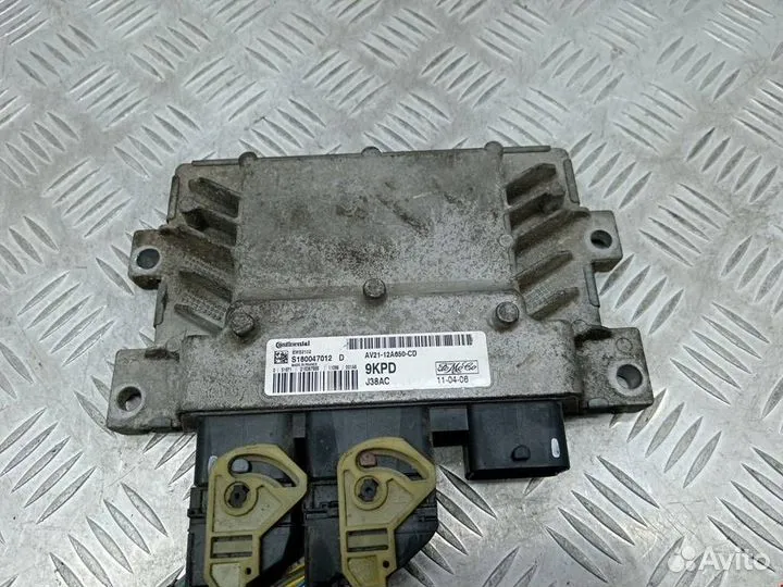 Блок управления двигателем Ford Fiesta 6 2011