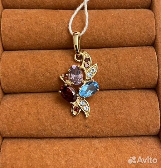 Золотой кулон подвеска с драгоценными камнями
