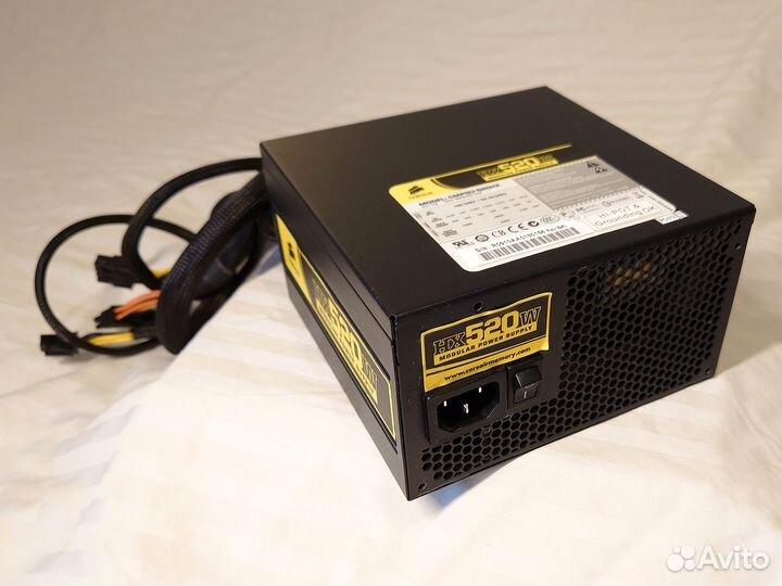 Бесшумный модульный ATX блок питания Corsair HX520