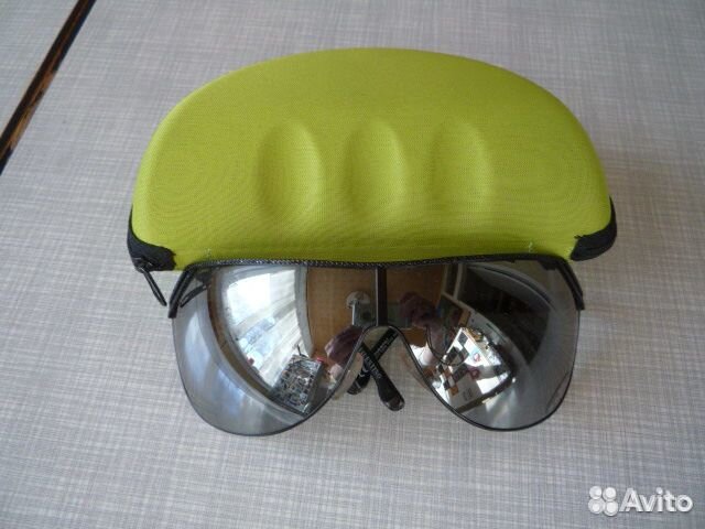 Солнцезащитные очки Valentino