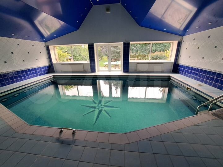 Коттедж 599 м² на участке 15 сот.