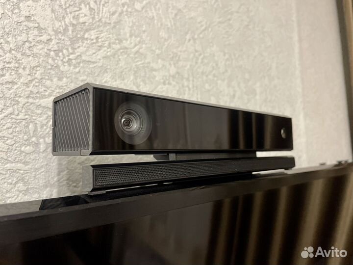 Xbox One X 1tb + Kinect + 2 гемпада