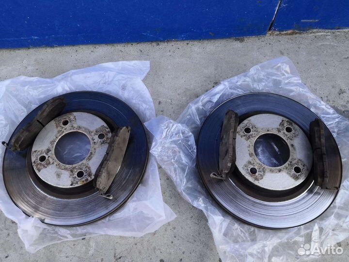 Передние тормозные диски на Nissan tiida б/у