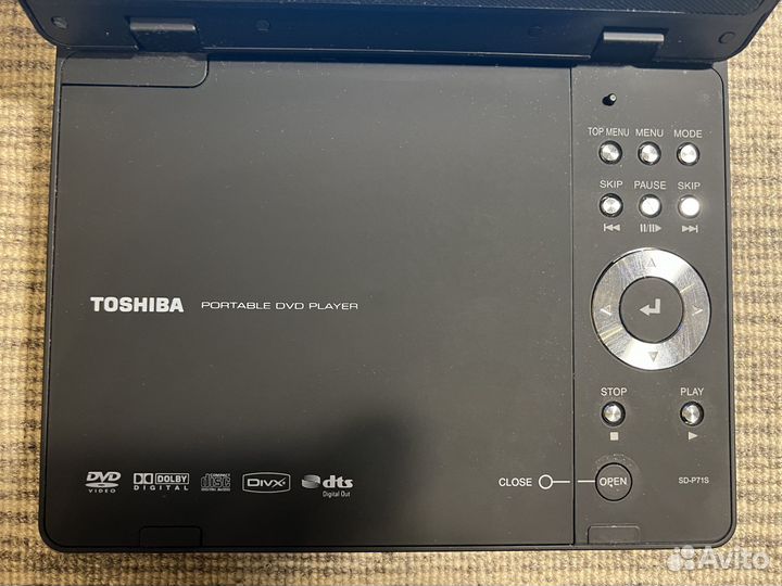 Портативный проигрыватель CD и DVD дисков Toshiba