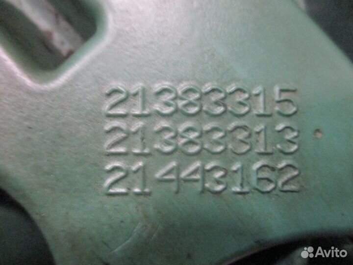 Крышка двс Volvo 21383313