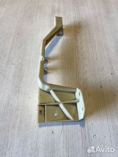 Кронштейн ручки передний Peugeot 308