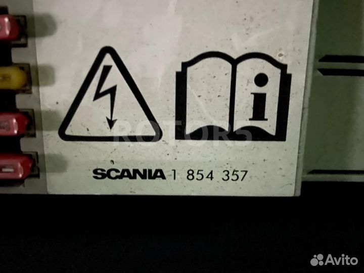 Блок предохранителей передний Scania P 5 2008