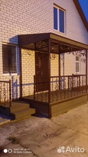 Крыльцо металлическое с навесом
