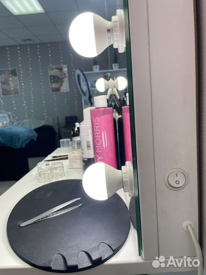 Гримерное зеркало с подсветкой