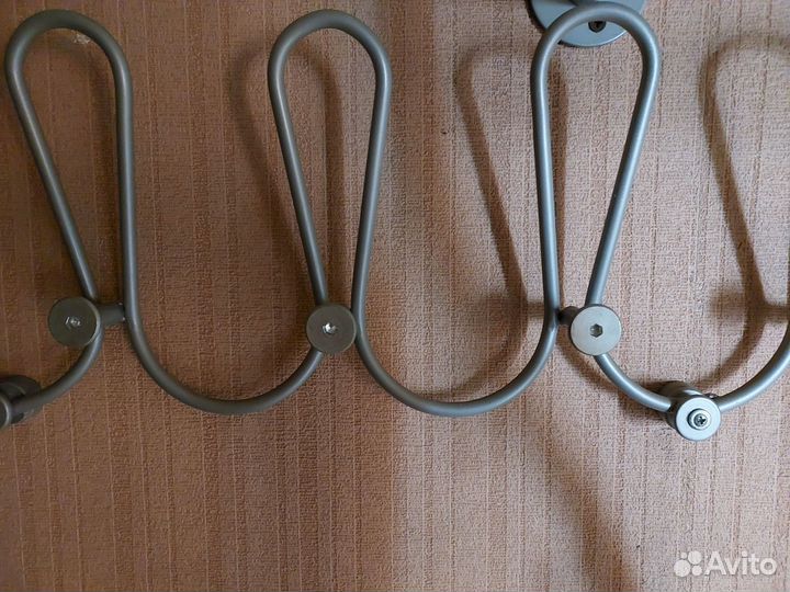 Вешалка настенная металлическая
