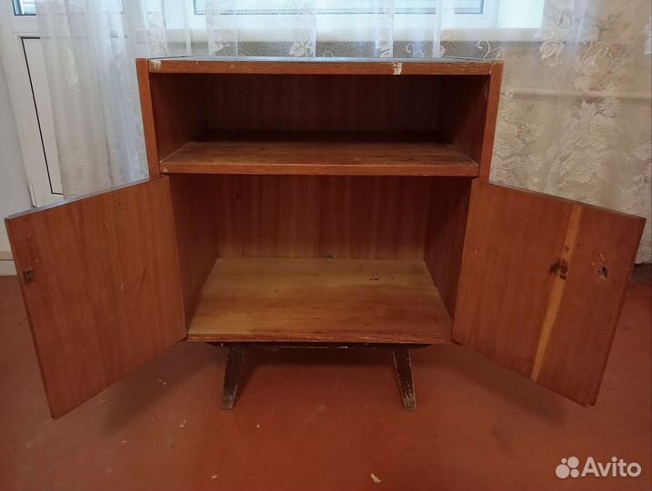 Тумбочка советских времён