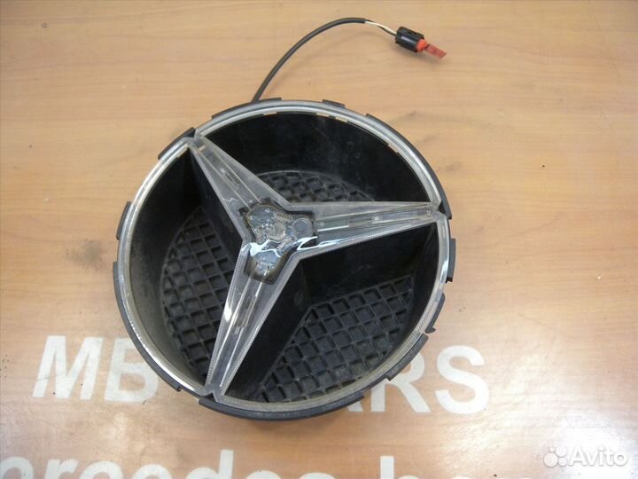 Подиум под звезду в решетку радиатора Mercedes С29