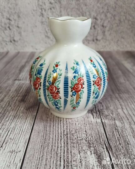 Вазы подбукетники лфз