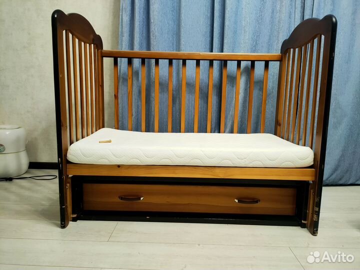 Кроватка детская с матрасом