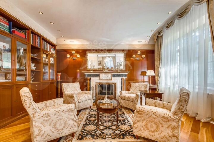 Дом 950 м² на участке 36,5 сот.