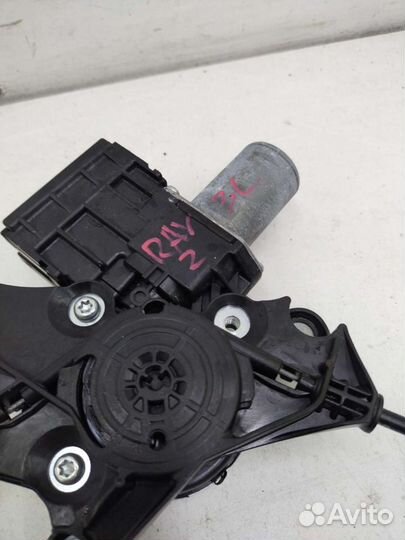 Стеклоподьемник задний левый Toyota Rav 4 XA50