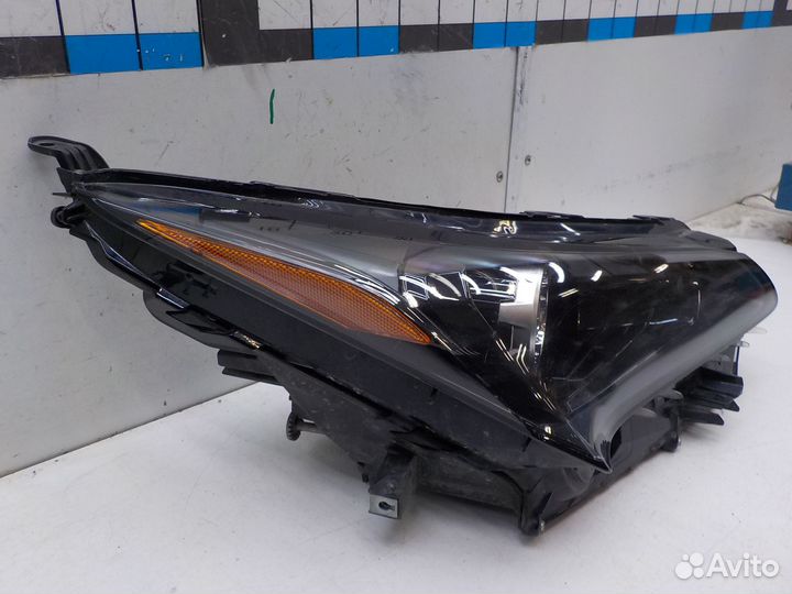 Фара правая на Lexus NX