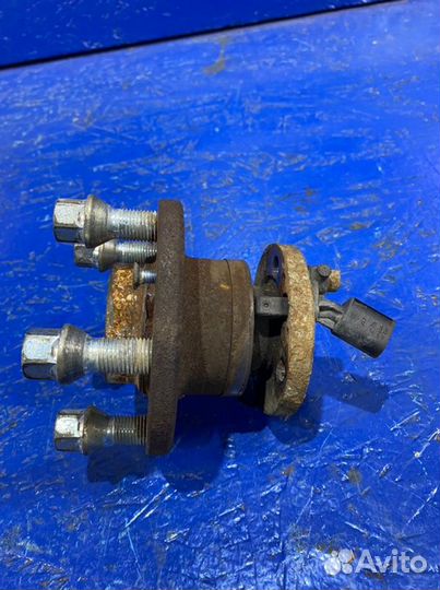 Ступица в сборе с цапфой задняя Seat Ibiza 6J cbzb