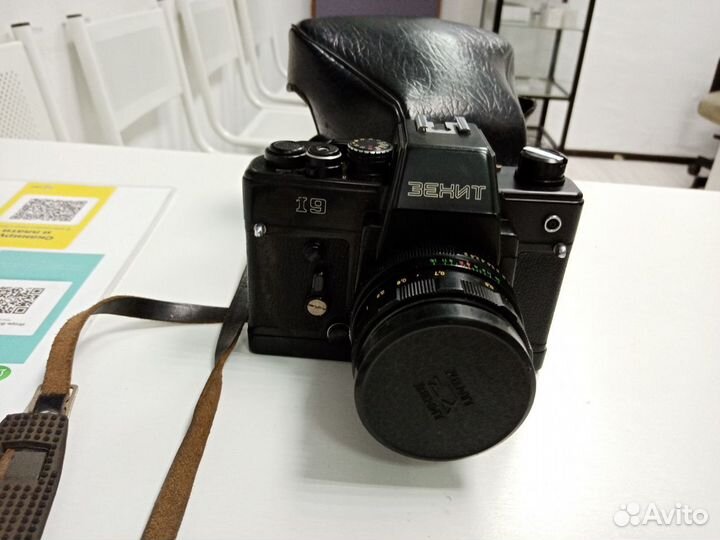 Фотоаппарат зенит - 19, объектив helios-44m, СССР