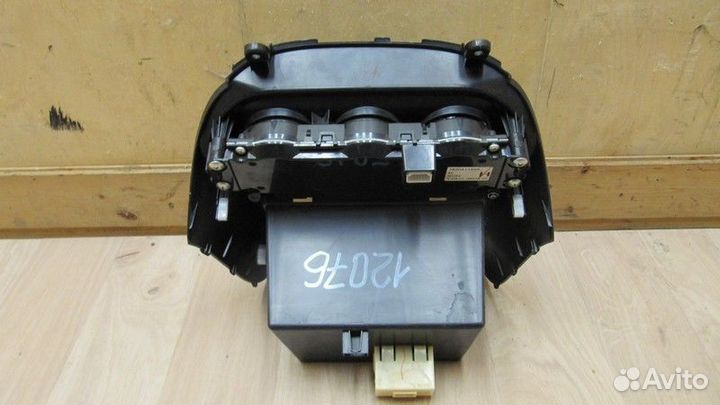 Блок управления климатической установкой Mitsubish