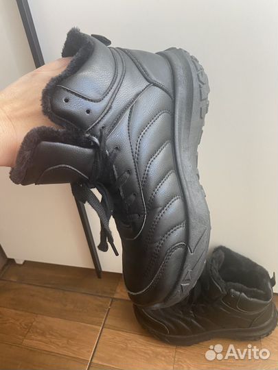 Кроссовки на меху 38