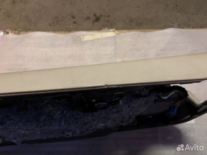 Обшивка двери правая Mercedes-Benz E-Class W207