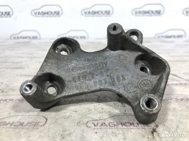 Кронштейн катушки зажигания Volkswagen Golf 4 1.6