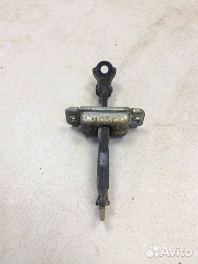 Ограничитель двери задней левой Hyundai Solaris